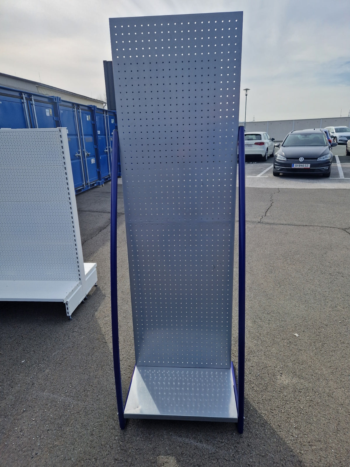 Lochregal Designständer silber/ blau 62x200x50