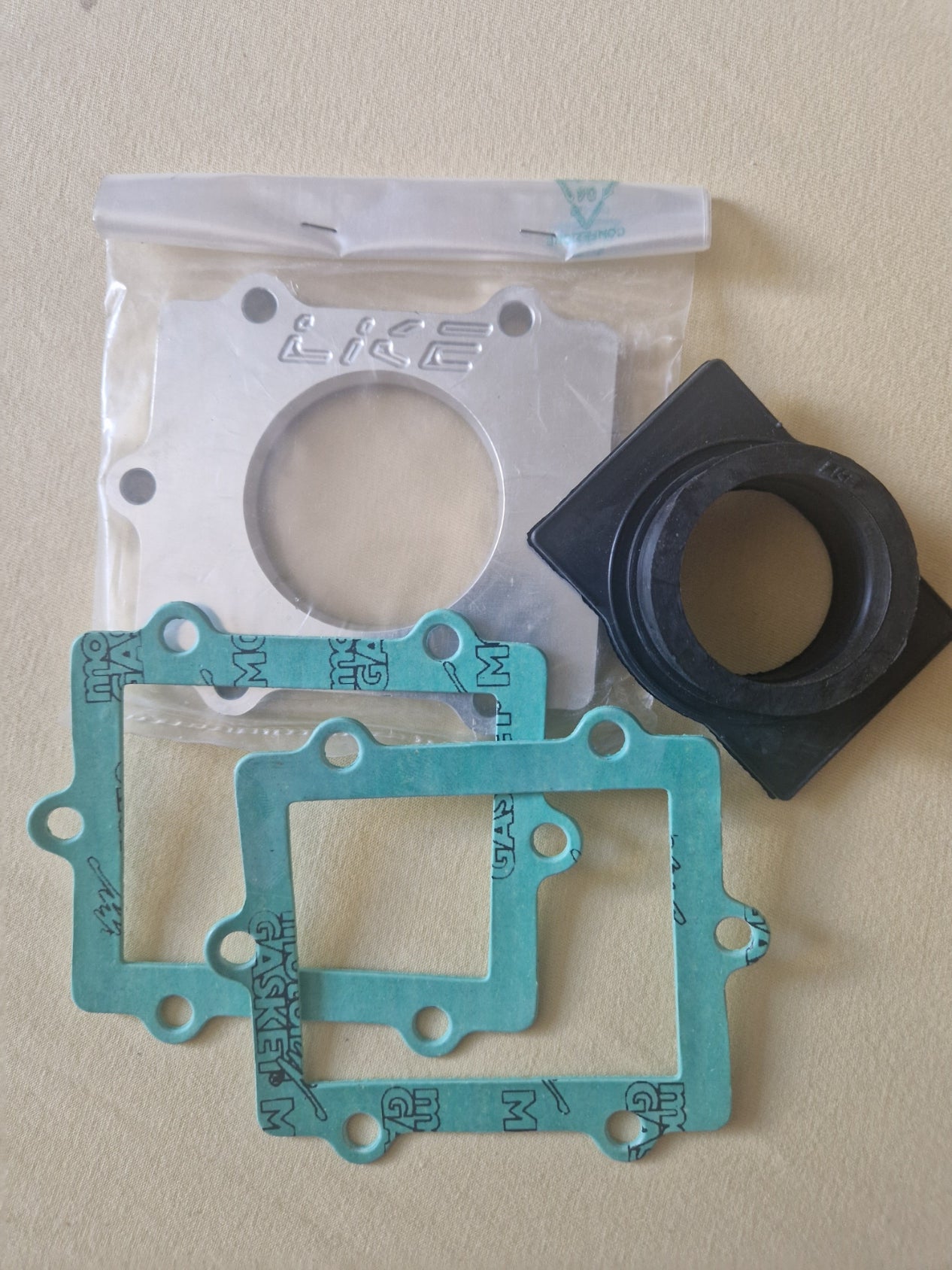 LKE Vergaserstuzen Anschluss KZ TS1 Motort inkl. Gummi und 2x Dichtungen im SET
