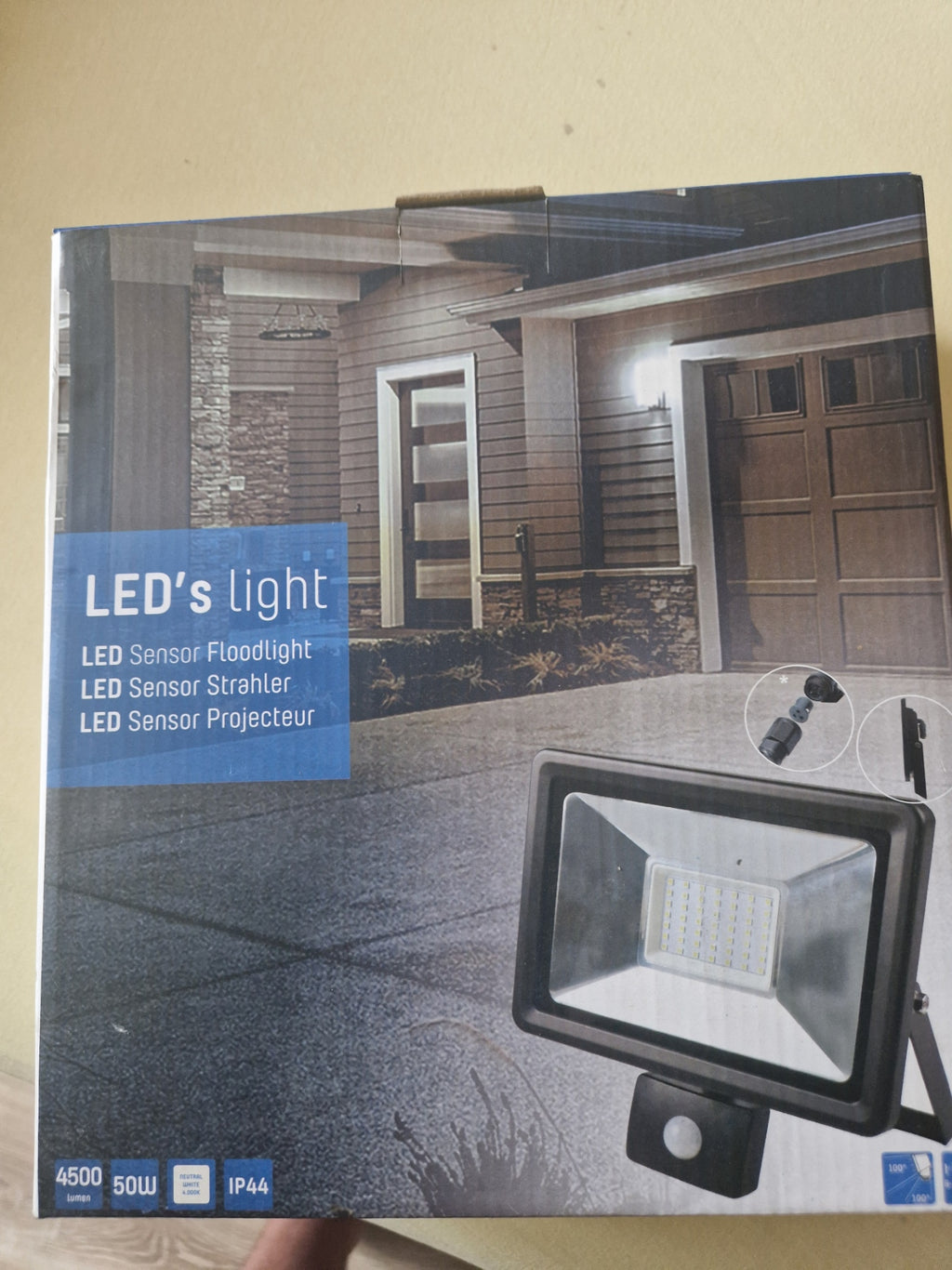 LED Strahler mit Sensor 4500lumen 50Watt IP44