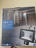 LED Strahler mit Sensor 4500lumen 50Watt IP44