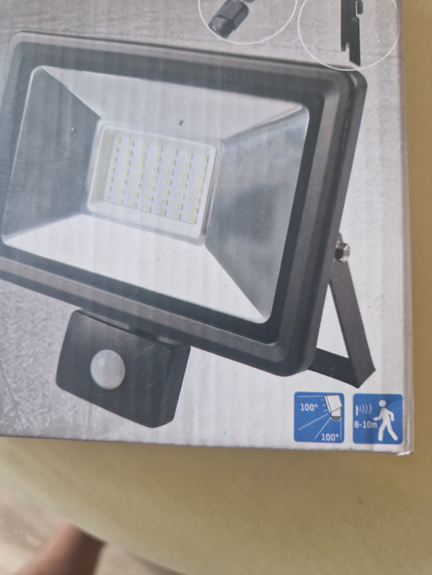 LED Strahler mit Sensor 4500lumen 50Watt IP44