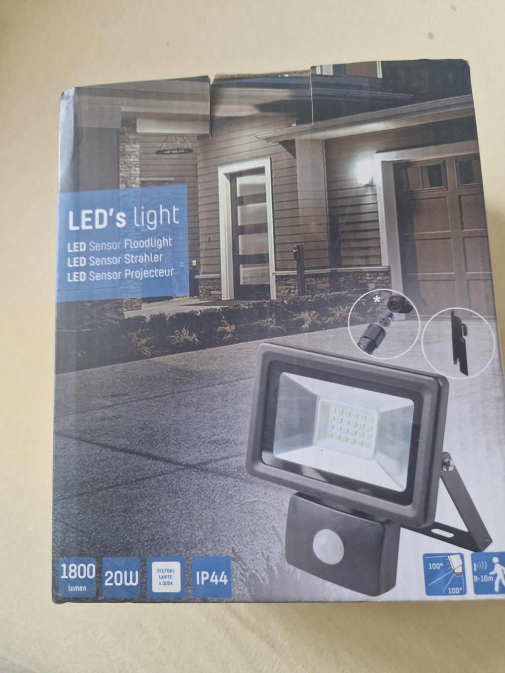 LED Strahler mit Sensor 1800lumen 20Watt IP44