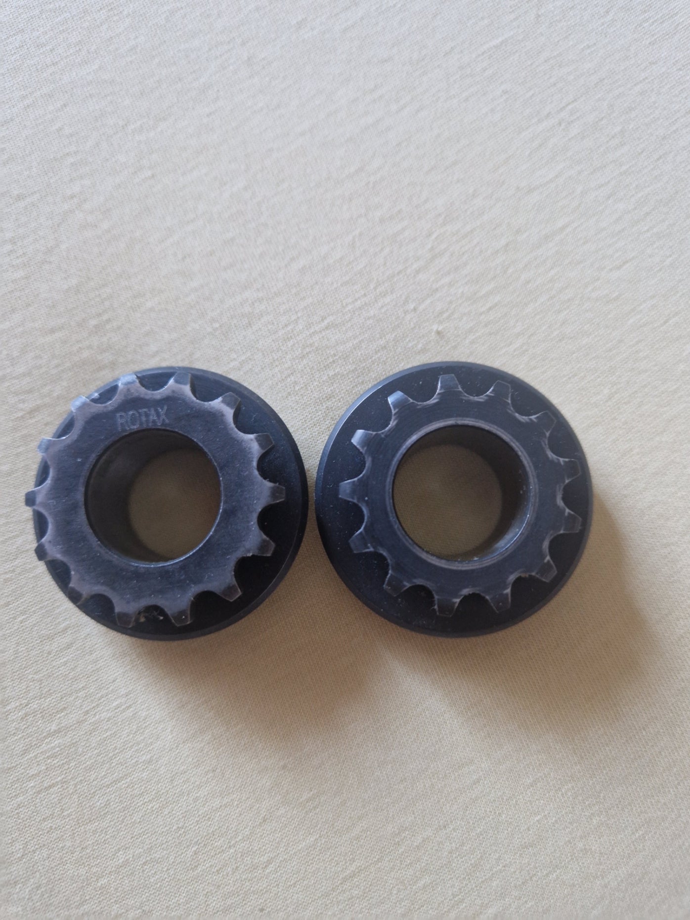 2 Stk. Rotax Kettenrat 1x 14 Zähne, 1x 13 Zähne gebraucht