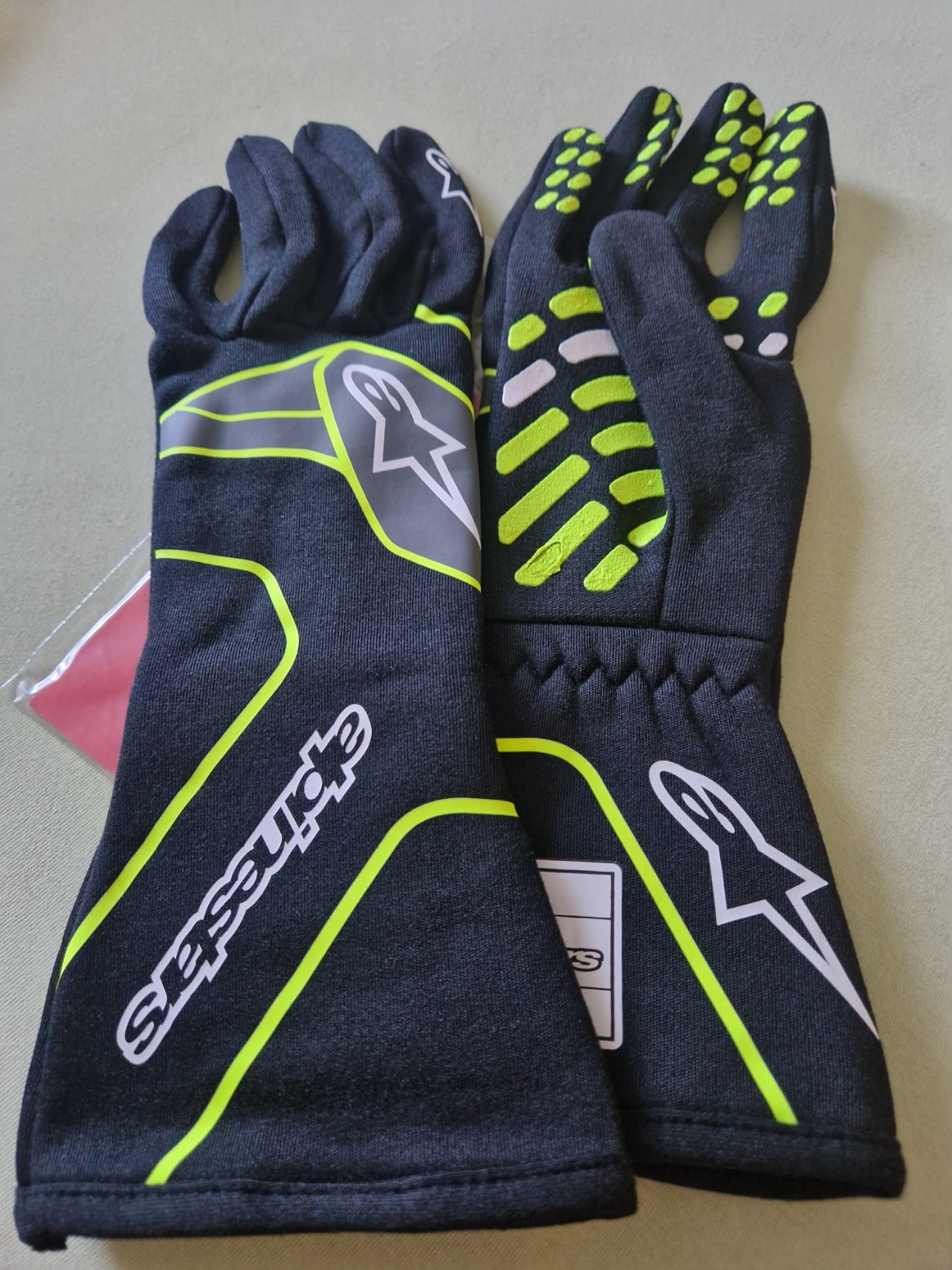 Alpinestars Tech-1 Race V2 Handschuhe schwarz/ gelb FIA Größe L