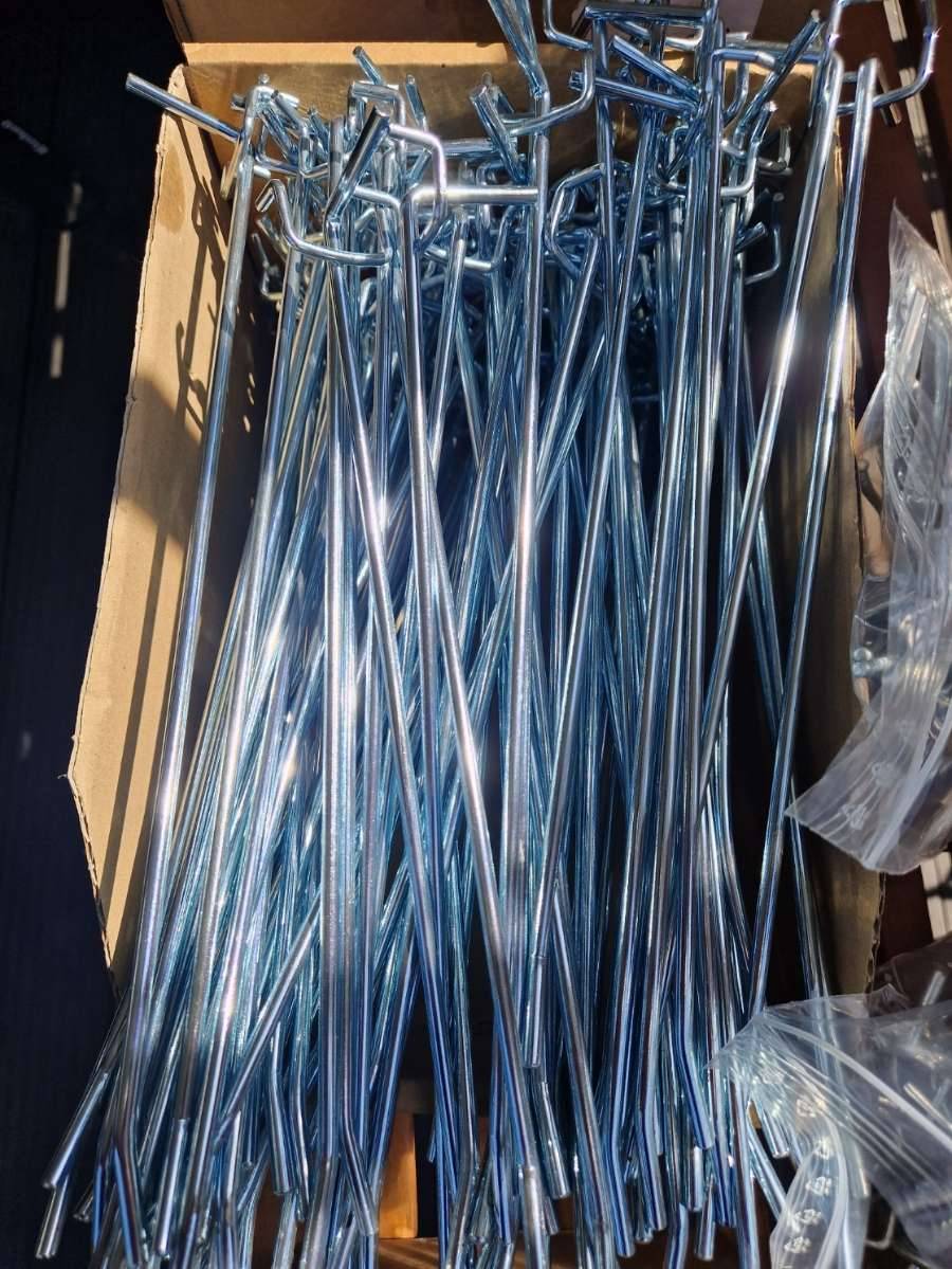 31 Stk im Set - Systemhacken 30cm lang für norm Lochregale