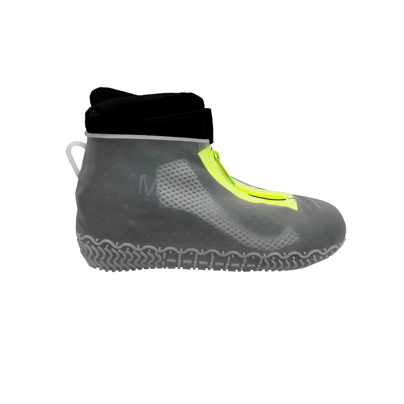 Transparente Regeschuhe aus Silikon